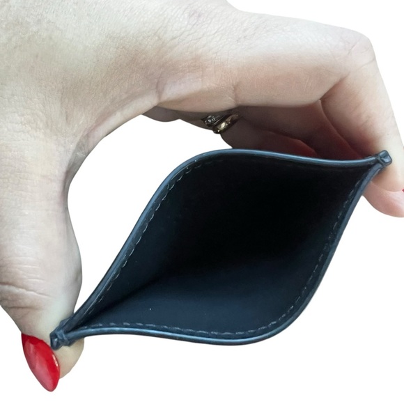 GG Rubber-Effect Card Case. Brand New! Comes with COA! - Picture 5 of 5